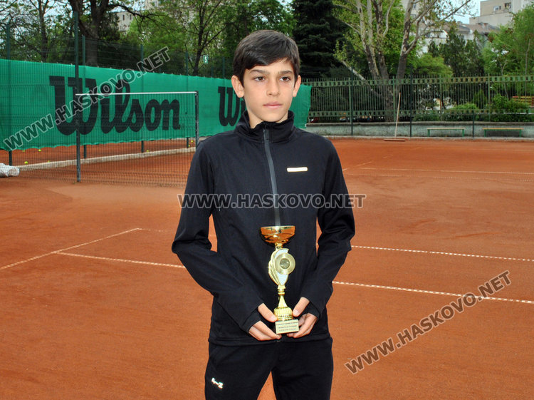 Адриано Дженев