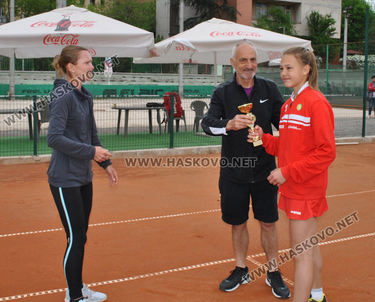 Адриано Дженев вдигна купата на Държавното по тенис в Хасково