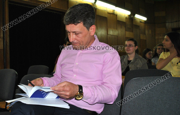 Дебютантите на “Южна пролет” в откровен разговор за литература с гимназистите от Хасково