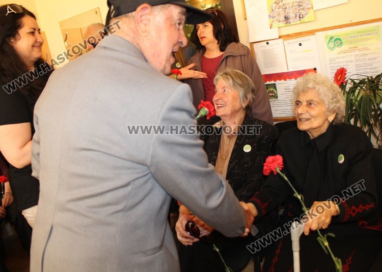 Бивши и настоящи каравеловци организираха среща на поколенията