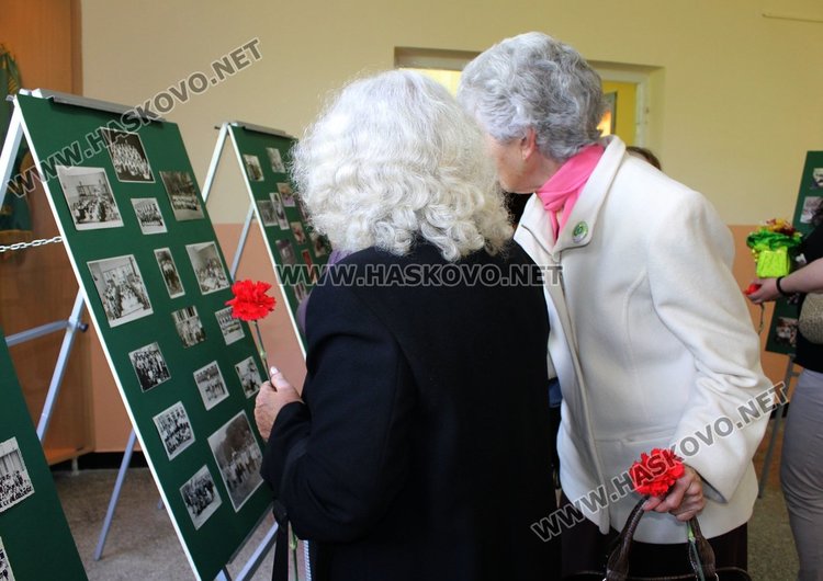 Бивши и настоящи каравеловци организираха среща на поколенията