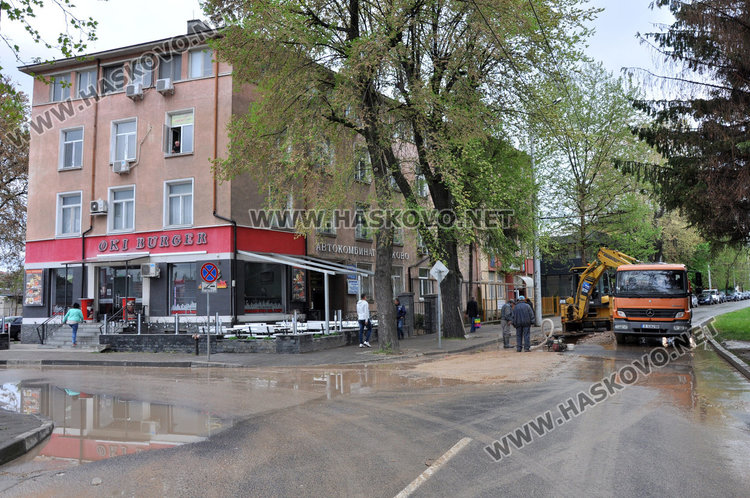 Нова ВиК авария на метри от предишните, затвориха част от „Съединение“