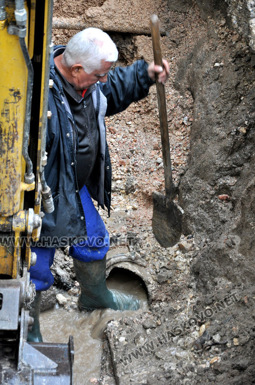 Нова ВиК авария на метри от предишните, затвориха част от „Съединение“