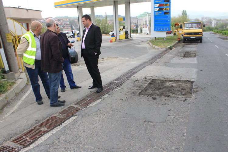 Областният управител инспектира ремонта на републиканските пътища в Кърджали