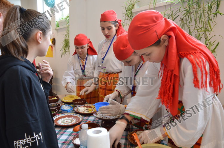 Деца от Смолян готвят в състезанието-базар „Вкусът на Родопите“, средствата - за съученици със специални потребности