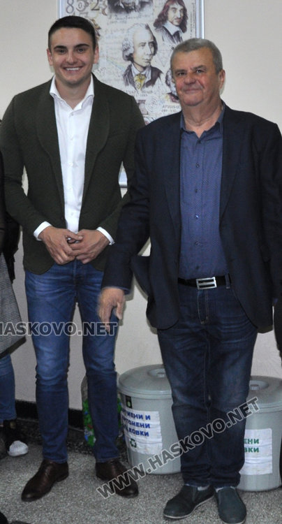 Учредителите на наградата баща и син Маркови