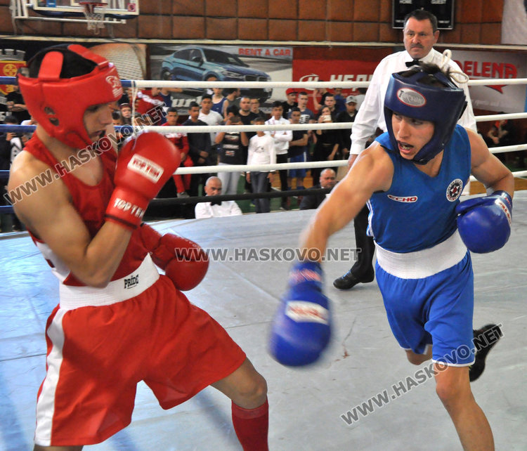 Хасково с шампион при 44 кг. по бокс, Емирджан Мехмед-на финал