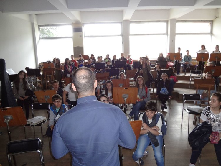 Каравеловци прекараха един следобед в операта