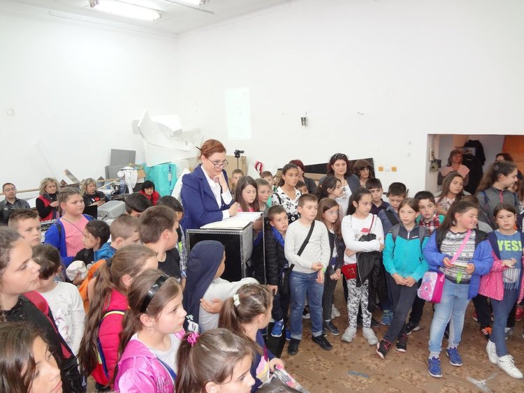 Каравеловци прекараха един следобед в операта