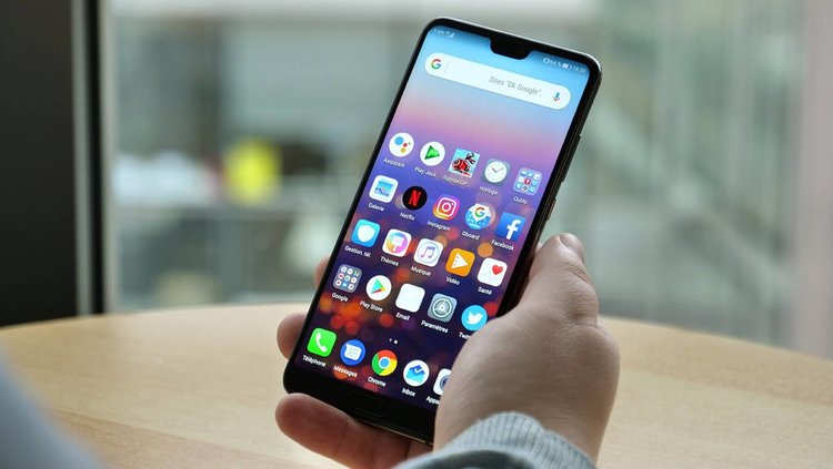 Huawei обмислялa прорези в дисплея години преди iPhone X