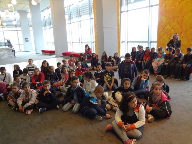 Каравеловци прекараха един следобед в операта