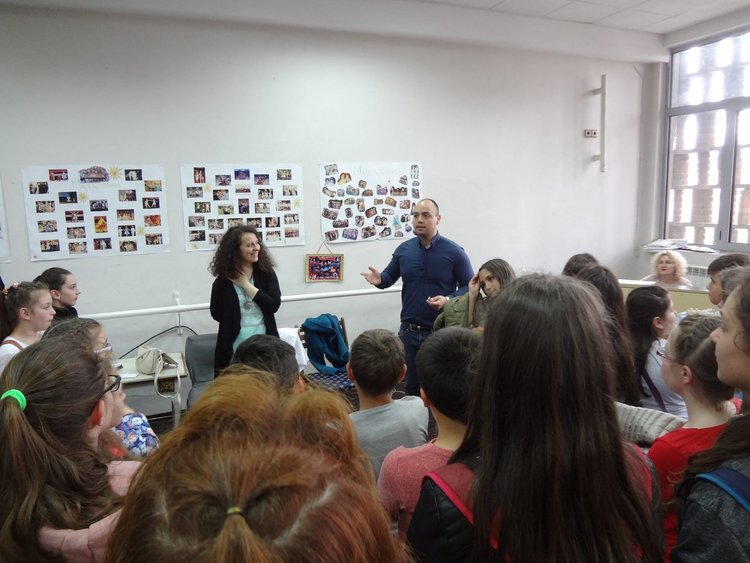 Каравеловци прекараха един следобед в операта