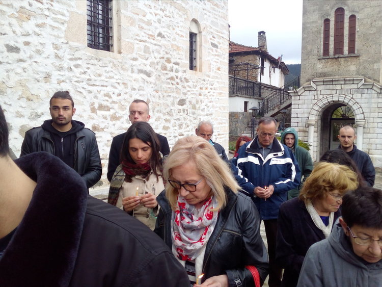 Светецът на Чепеларе, хората се поклониха пред свещеник – легенда 