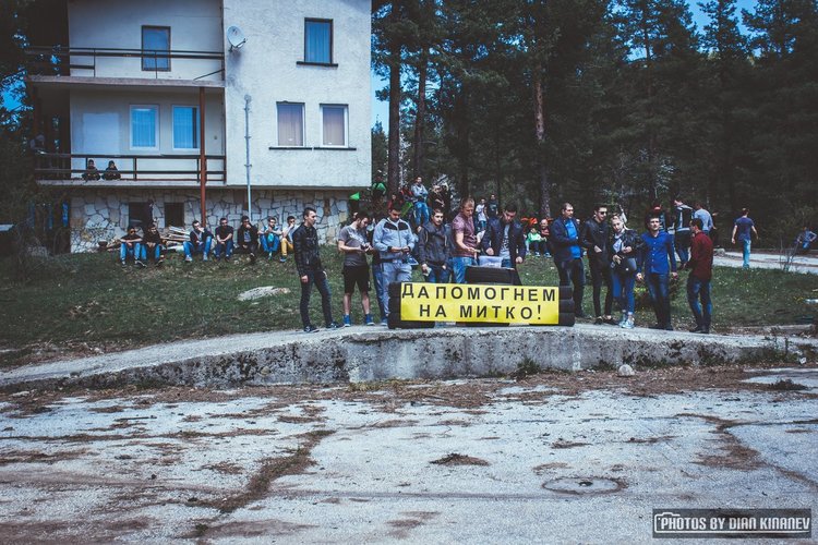 Младежи показаха как се прави благотворителност с дрифт и гонки