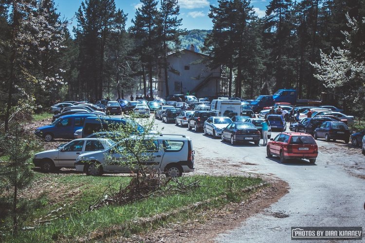 Младежи показаха как се прави благотворителност с дрифт и гонки