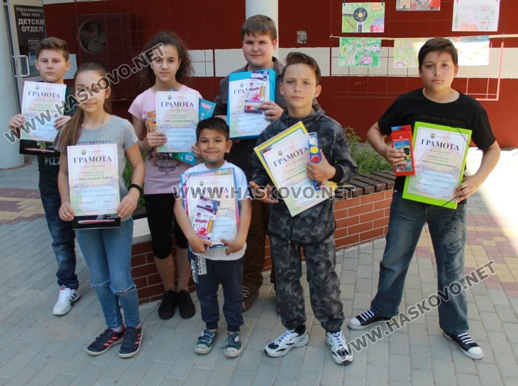 Отличиха 28 димитровградски деца, рисували за бедата