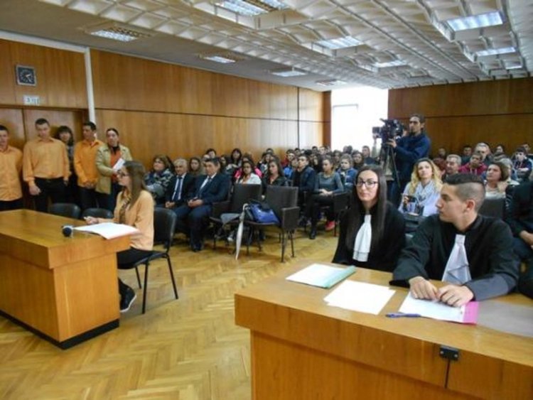 Ученици влизат в съдебно риалити, играят симулативен съдебен процес