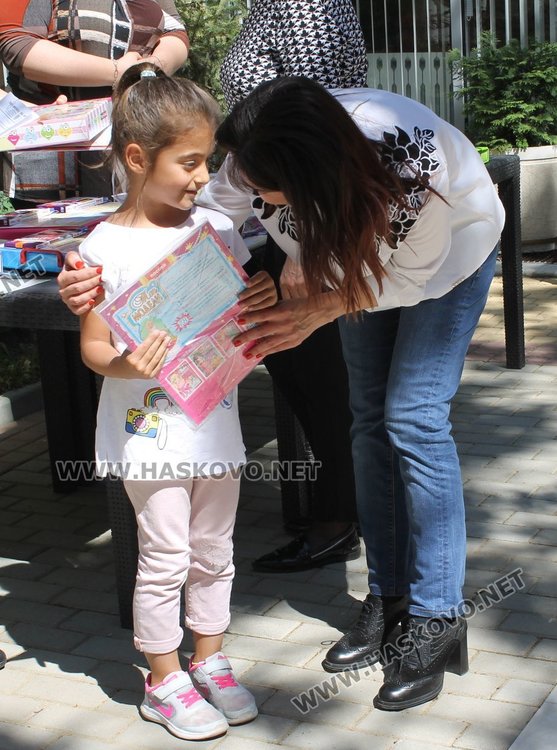 Отличиха 28 димитровградски деца, рисували за бедата