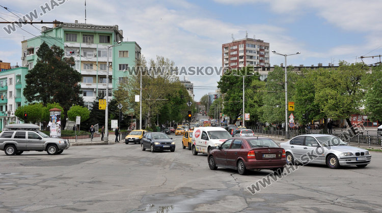Хасковлия: броячът на светофара до автогарата образува тапи от коли