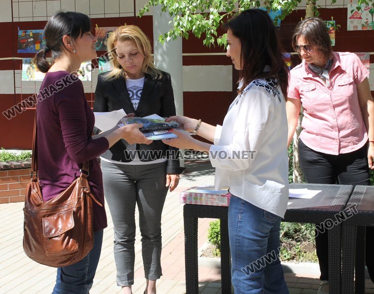 Отличиха 28 димитровградски деца, рисували за бедата