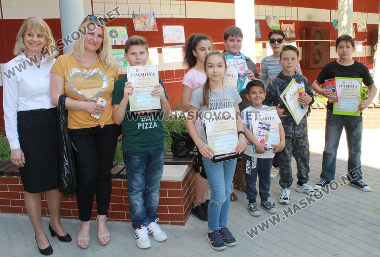 Отличиха 28 димитровградски деца, рисували за бедата
