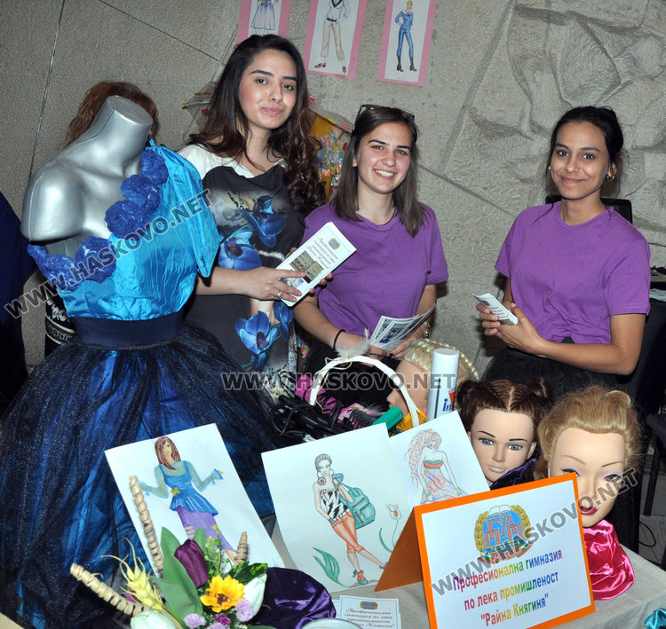 Бизнесът обещава 2500 лв. заплата и стипендии за гимназистите