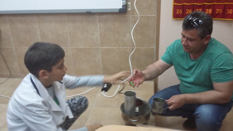 Семейство пчелари гостува на Клуба по пчеларство