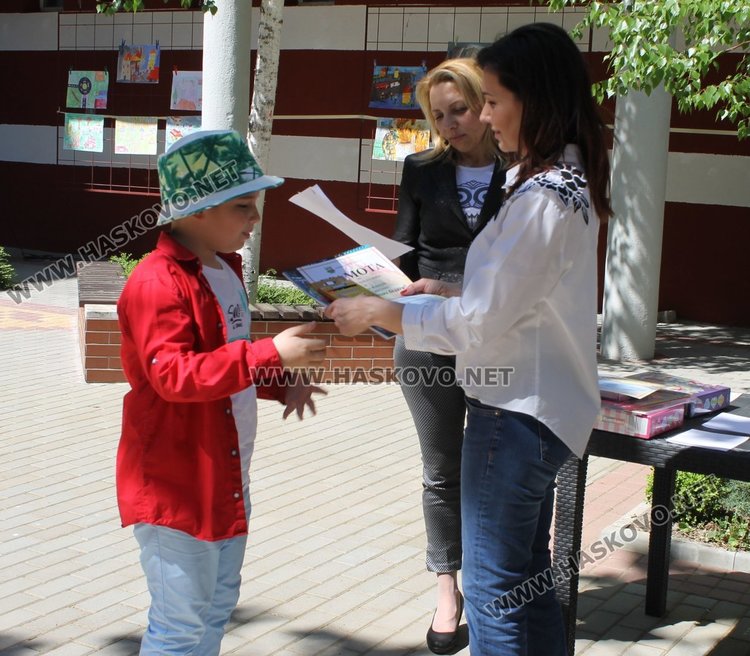 Отличиха 28 димитровградски деца, рисували за бедата