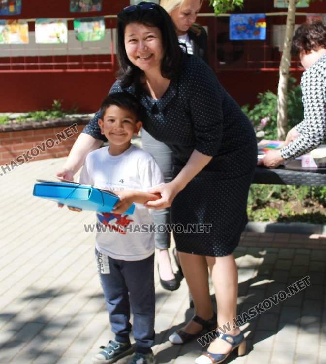 Отличиха 28 димитровградски деца, рисували за бедата