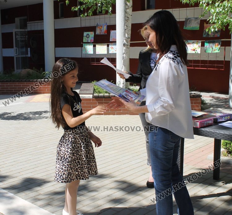 Отличиха 28 димитровградски деца, рисували за бедата