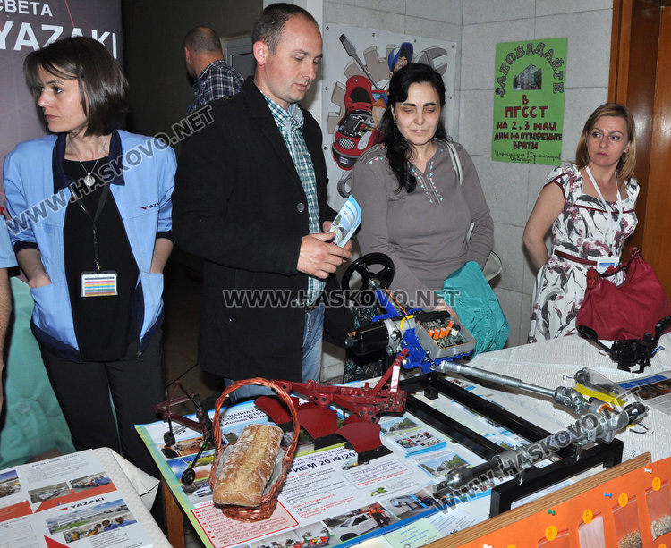 Бизнесът обещава 2500 лв. заплата и стипендии за гимназистите