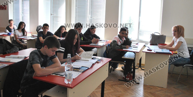 Хасковски майсторки с 3 златни медала за барче-контрабас и фаянс