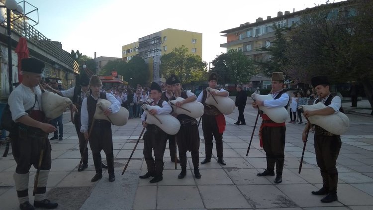 Младежите от „101 каба гайди“ обраха наградите на фестивала „Вълшебни ритми“