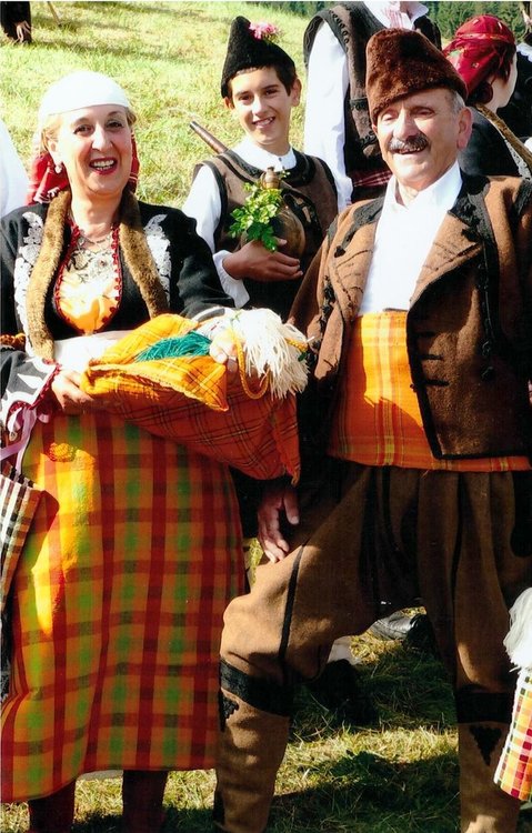 Старинна родопска сватба оживява във възсановка със 100 годишни носии