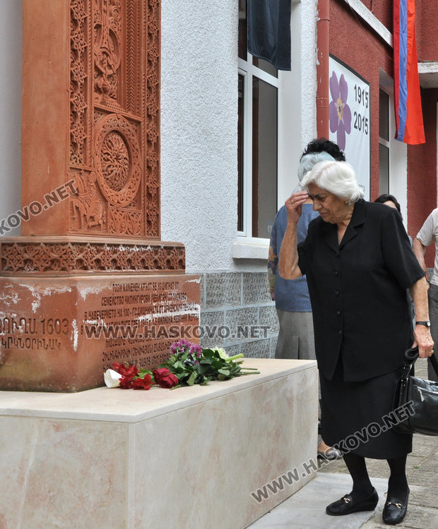 Арменците в Хасково почетоха 103 г. от геноцида над сънародниците си