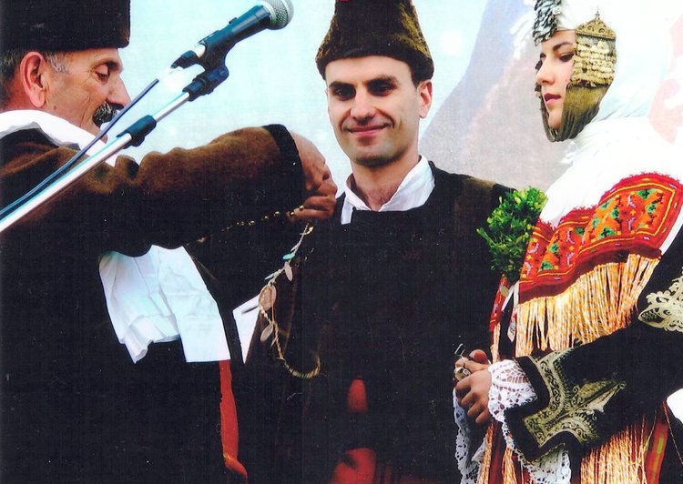 Старинна родопска сватба оживява във възсановка със 100 годишни носии