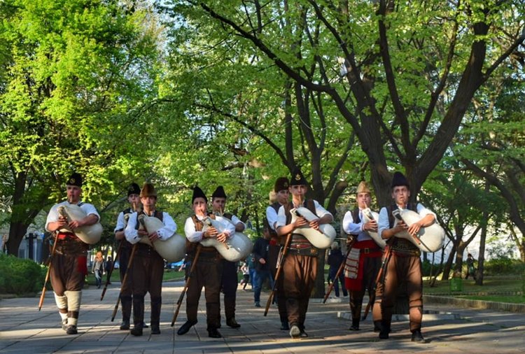 Младежите от „101 каба гайди“ обраха наградите на фестивала „Вълшебни ритми“