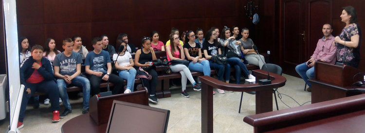 Ученици от ФСГ слушаха лекция за съдебната система