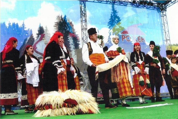 На сцената на събора "Рожен"