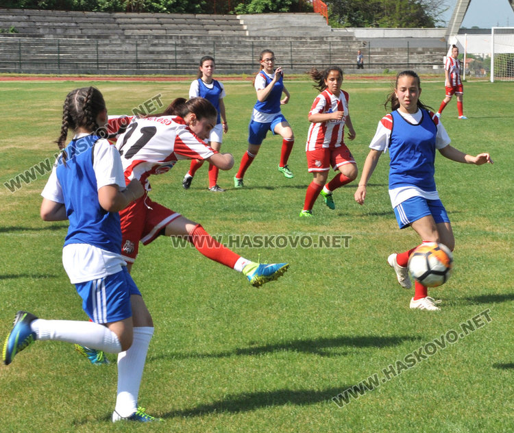 Футболистките на Хасково разгромени от Златоград, готвят се за среща с Лестър