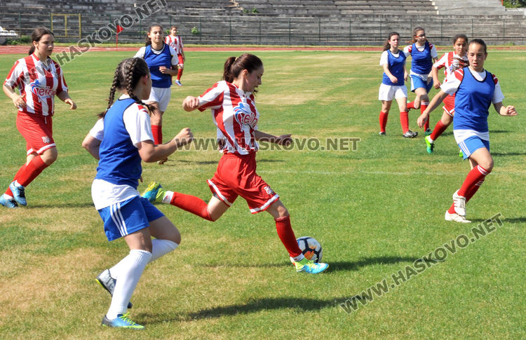 Футболистките на Хасково разгромени от Златоград, готвят се за среща с Лестър