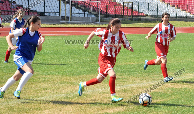 Футболистките на Хасково разгромени от Златоград, готвят се за среща с Лестър