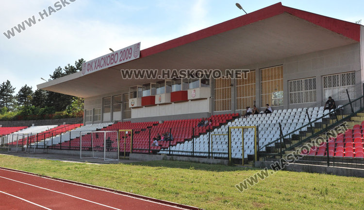 Футболистките на Хасково разгромени от Златоград, готвят се за среща с Лестър