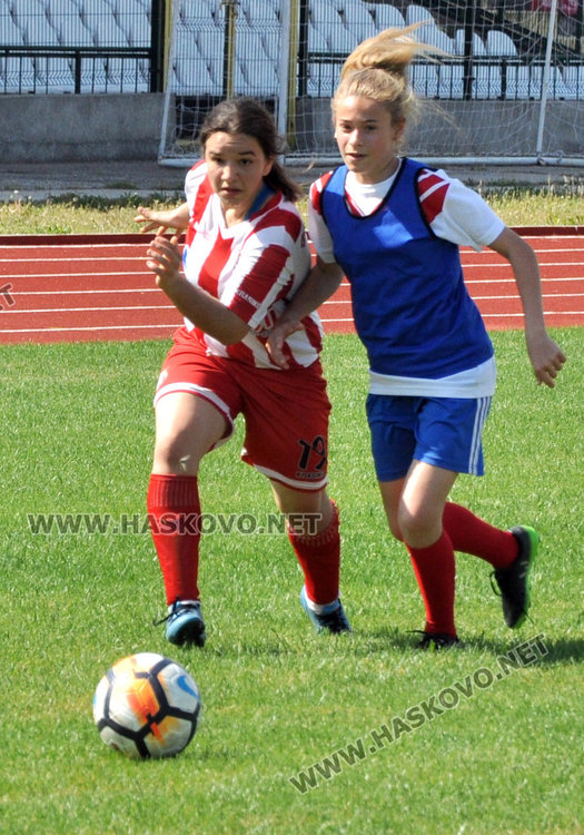 Футболистките на Хасково разгромени от Златоград, готвят се за среща с Лестър