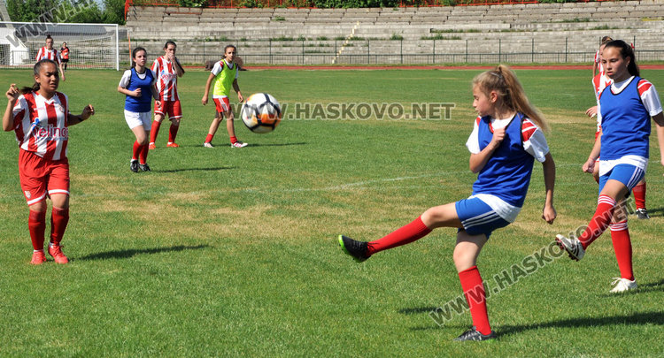Футболистките на Хасково разгромени от Златоград, готвят се за среща с Лестър