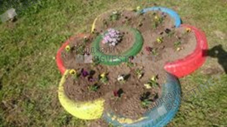 Кметът на Солище спретна цветарници от автомобилни гуми, дава пример на кърджалийци