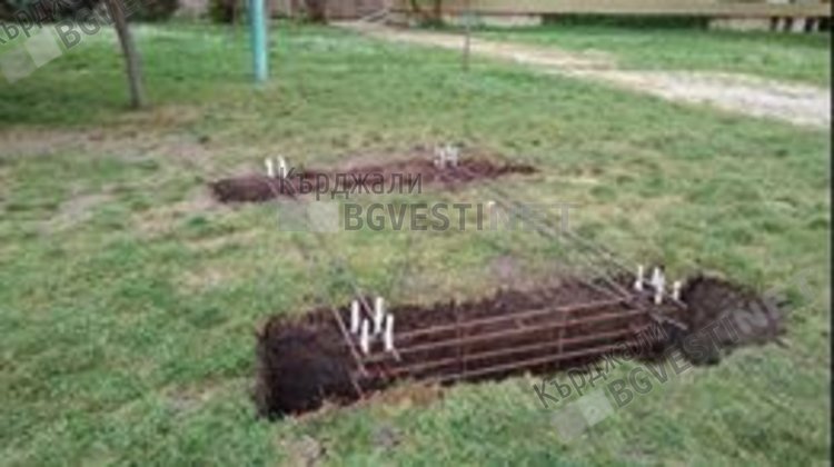 Железа стърчат в Градската градина, майки алармират за необезопасени фундаменти