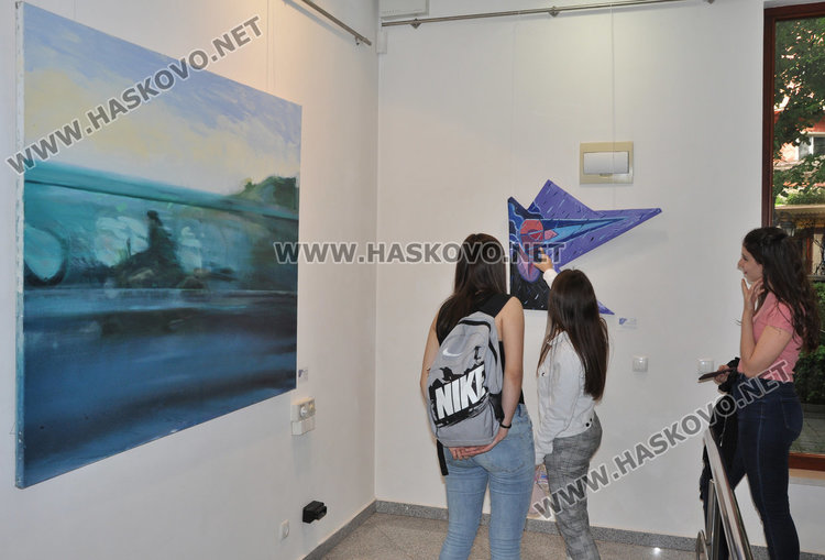 Позитивна изложба в галерия “Форум“ усмихва Хасково