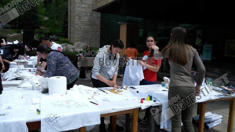 „Таланти в действие“ показват как учениците от Смолян си представят кариера чрез творчество