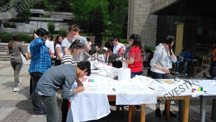 „Таланти в действие“ показват как учениците от Смолян си представят кариера чрез творчество